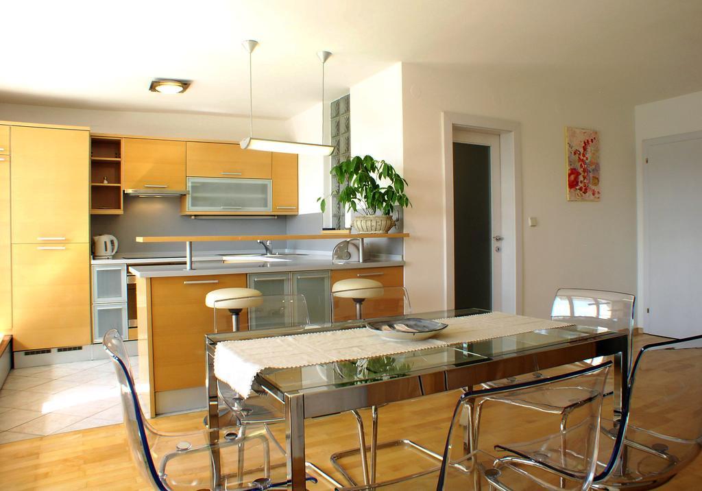 Charming Terrace Apartments Ana And Maria Tour As Lubiana Esterno foto